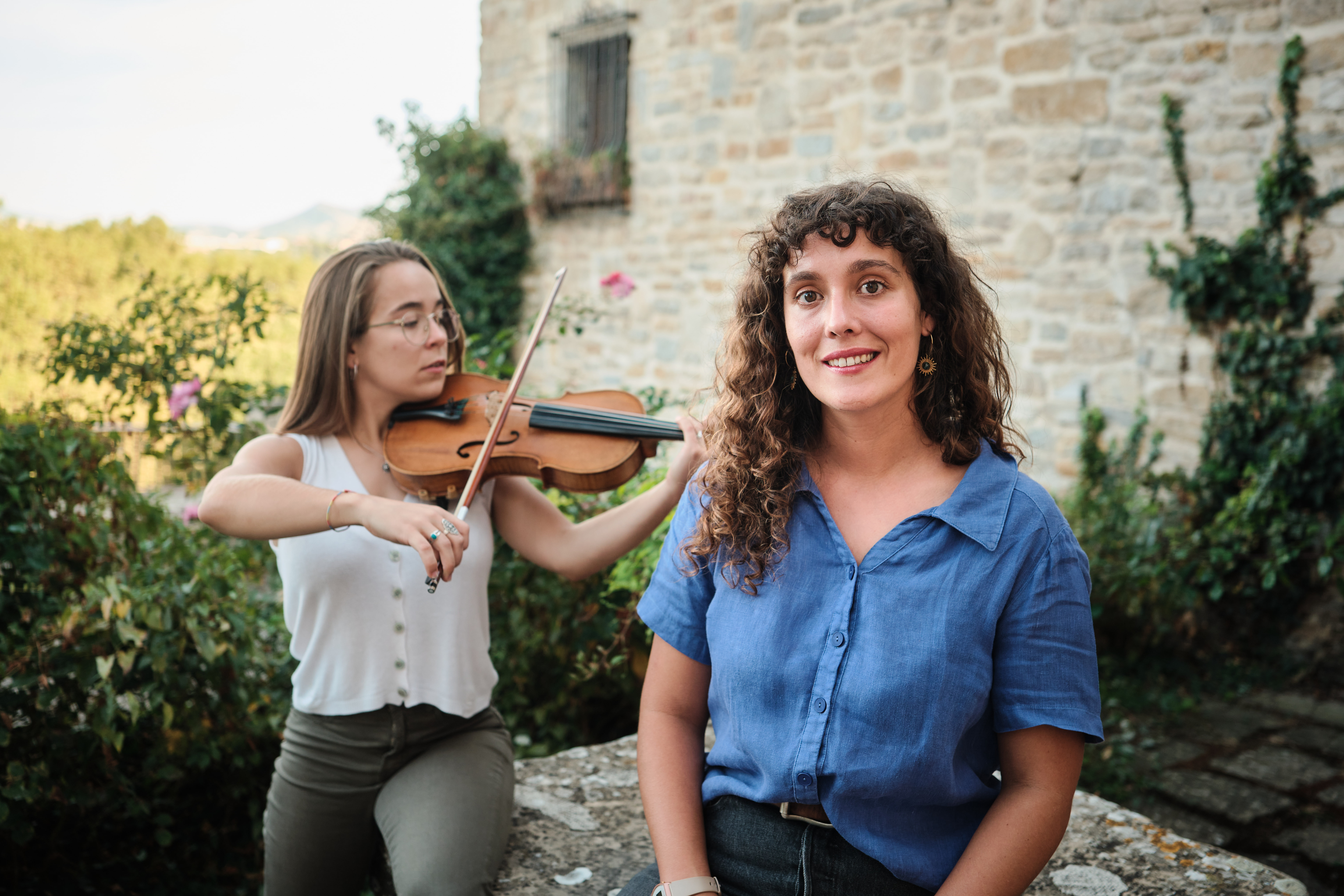 ONGI ETORRI (Amelie Elizagoien eta Itziar Olague)